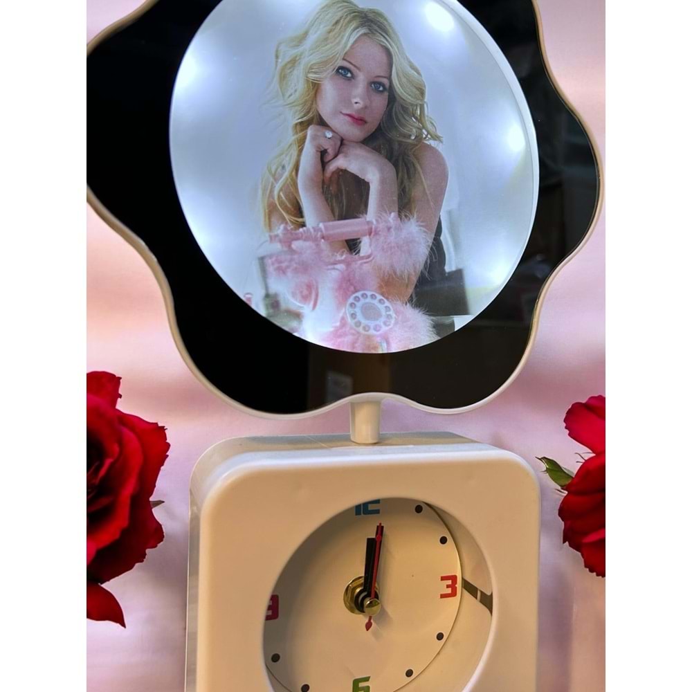 Papatya Tasarımlı Saat Özellikli Ledli Kırmızı ve Beyaz Renkli Sihirli Ayna