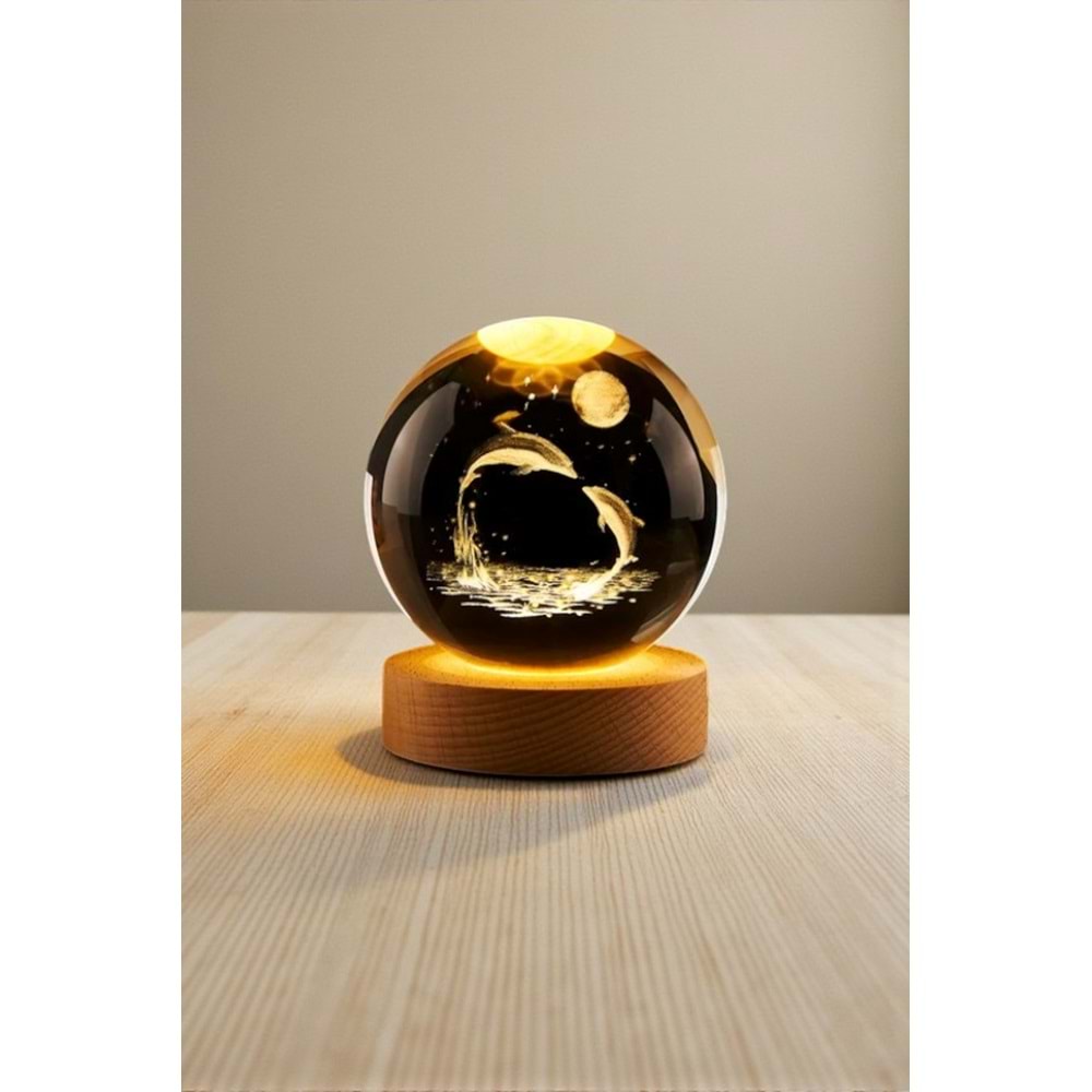 Sevimli Yunus Balıkları Ahşap Altlıklı 3D Cam Küre 6 cm – Dekoratif Küre
