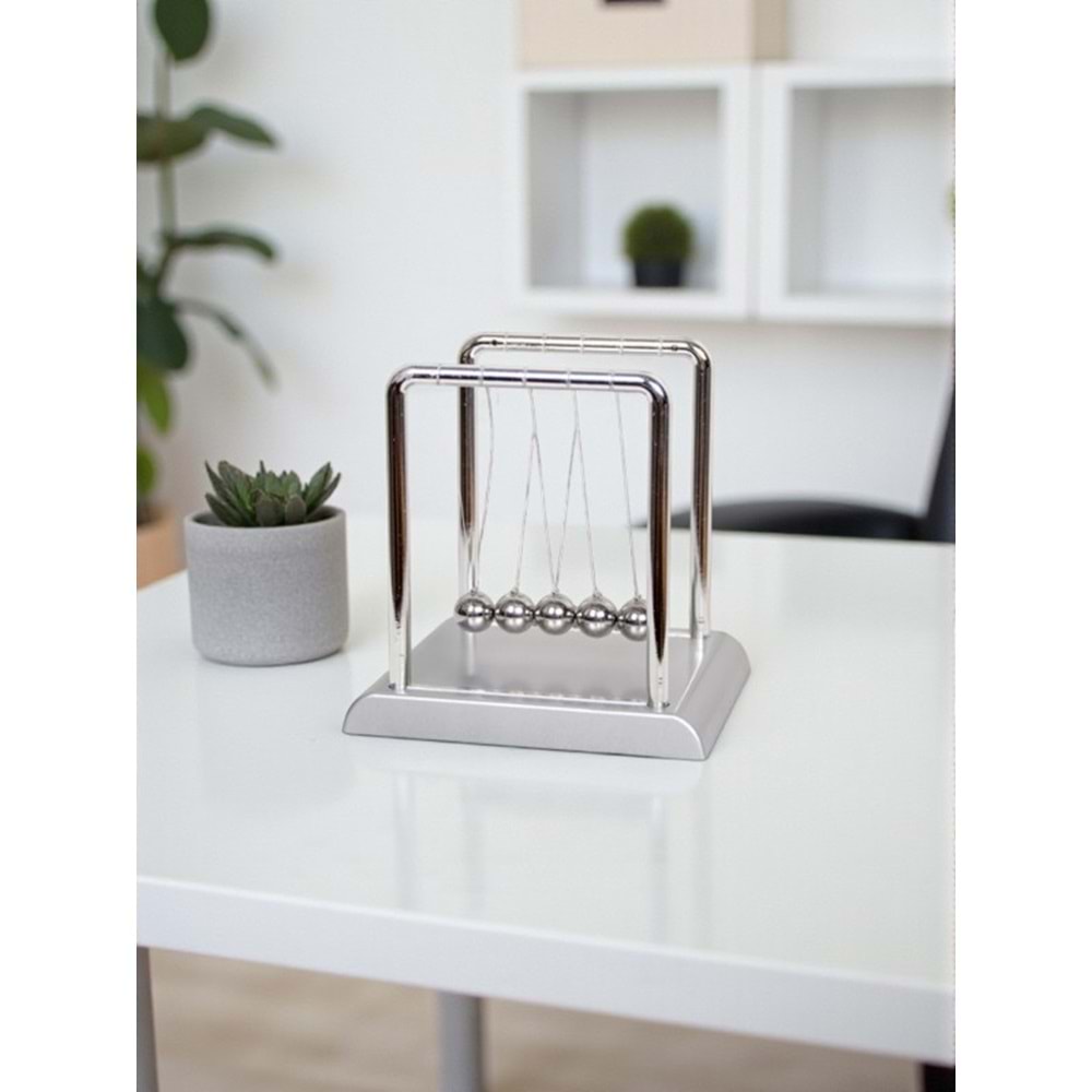 Newton Balans Denge Topu – Orta Boy Gümüş Renk Masaüstü Dekoratif ve Stres Giderici Aksesuar