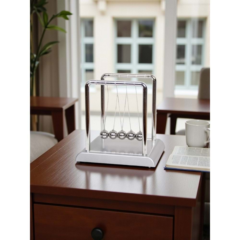 Newton Balans Denge Topu – Orta Boy Gümüş Renk Masaüstü Dekoratif ve Stres Giderici Aksesuar