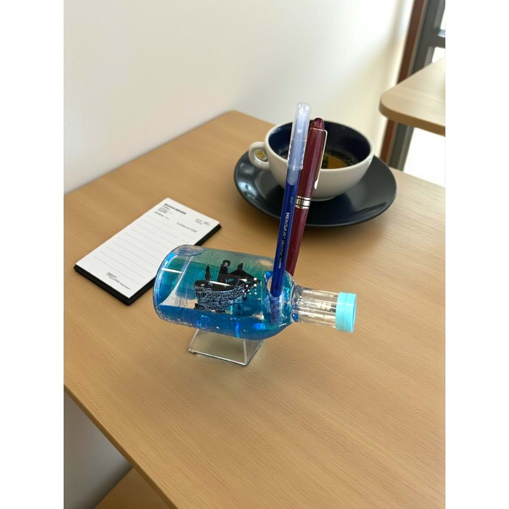 Işıklı Deniz Temalı Gemi Sulu Kalemlik – LED'li Masa Dekoru (14.5 cm)