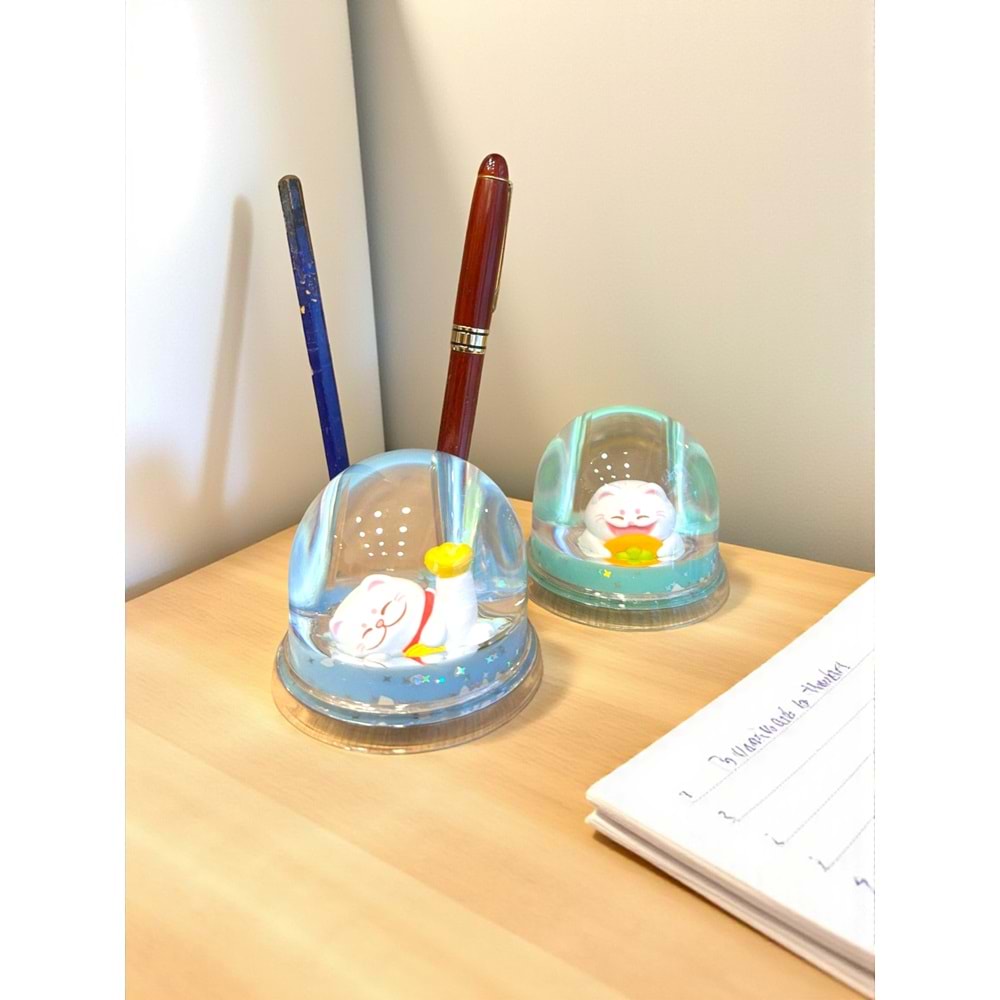 Şans Kedisi (Maneki-Neko) Sulu Kalemlik – Kar Küresi Efektli Uğur Dekoru (8 cm)