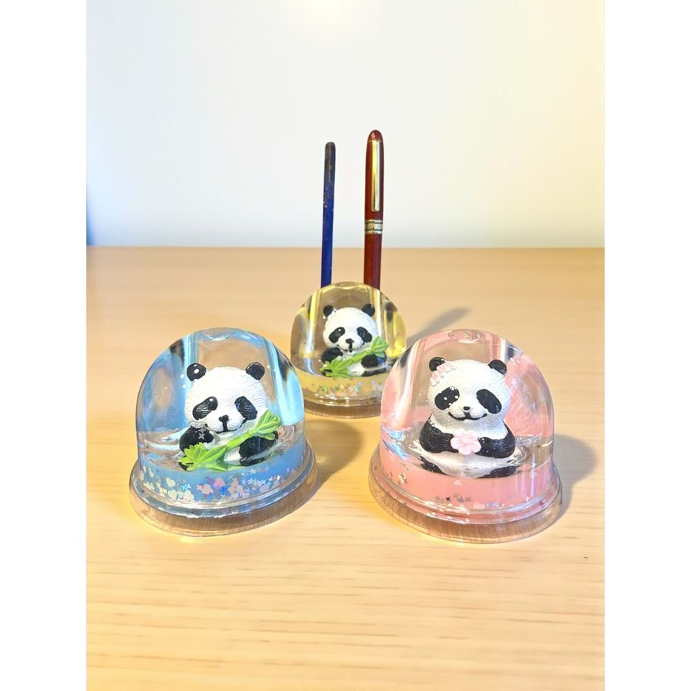 Sevimli Panda Sulu Kalemlik – Mini Kar Küresi Efektli Masa Dekoru (8 cm)