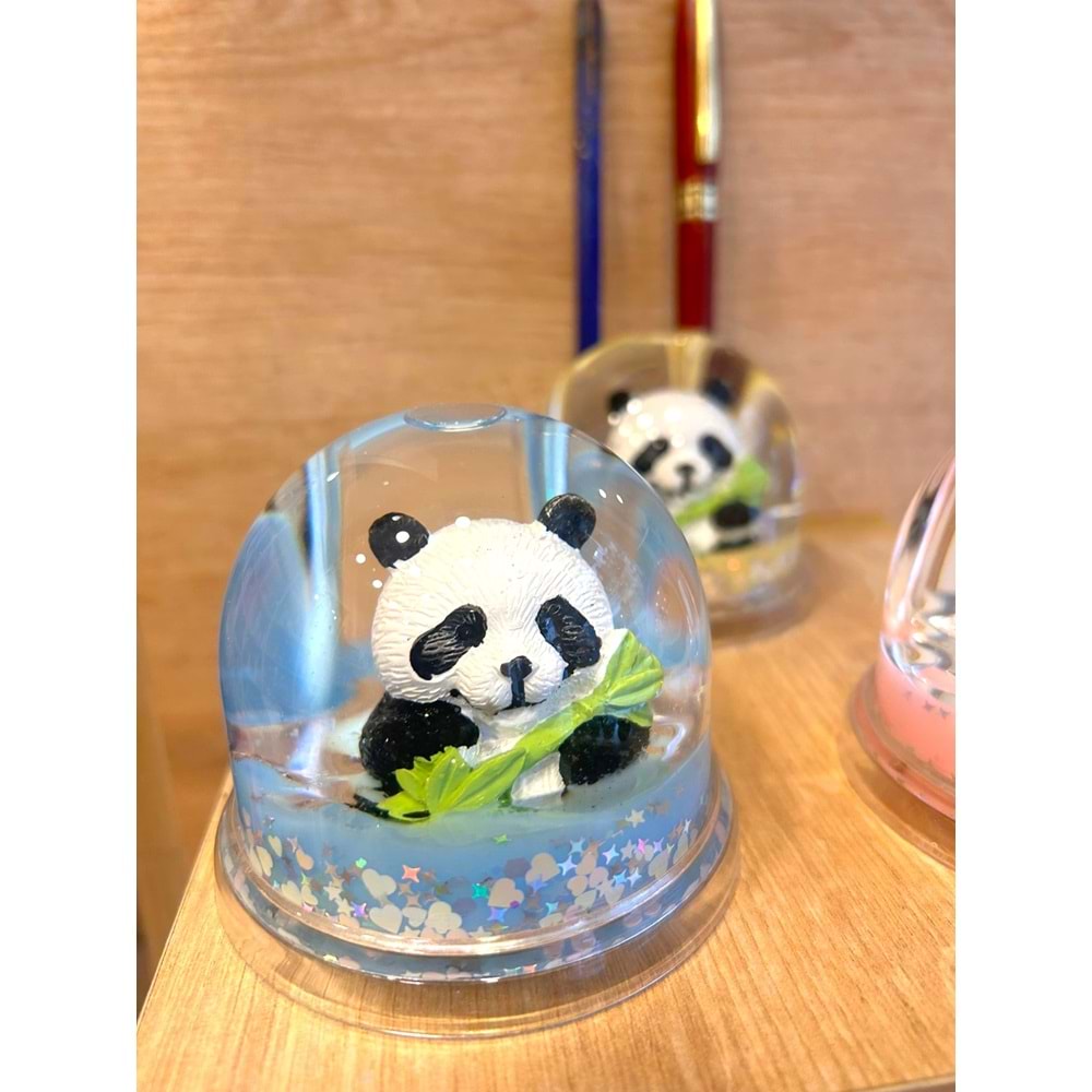 Sevimli Panda Sulu Kalemlik – Mini Kar Küresi Efektli Masa Dekoru (8 cm)