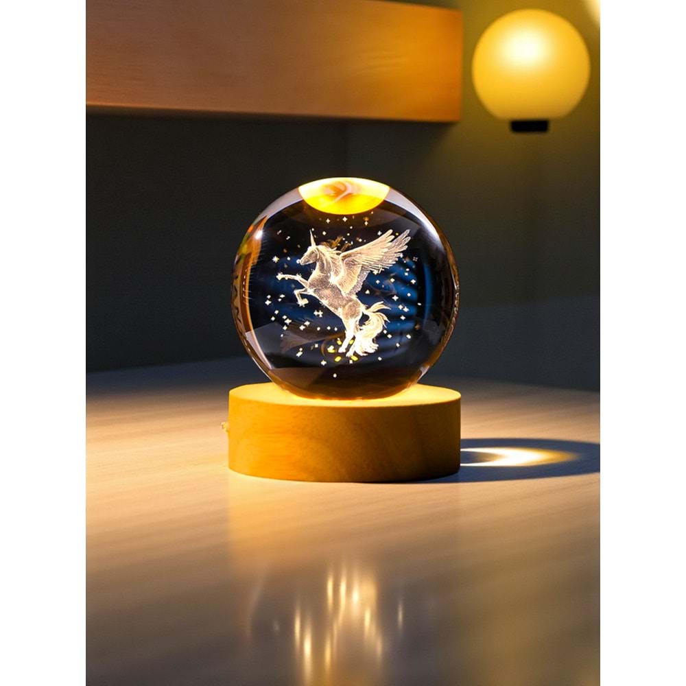 Mistik Pegasus (Kanatlı At) Temalı Cam Küre Lamba – USB'li Sarı Işık Masa Dekoru (Çap 6 cm)
