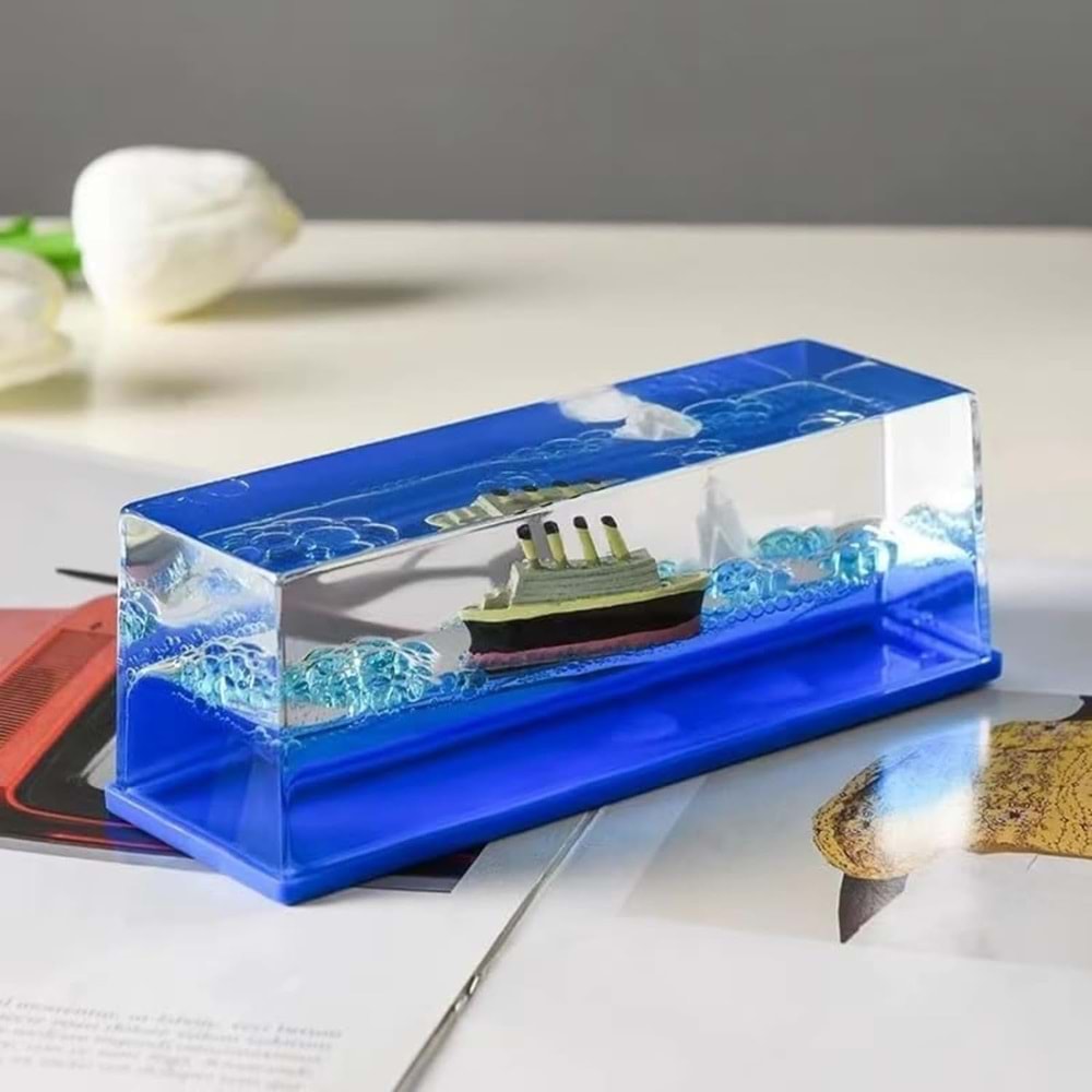 Batmayan Gemi Aşk Gemisi Hediyelik Aksesuar - Dinamik Sıvı Araç ve Masa Dekoru (15.2 cm)