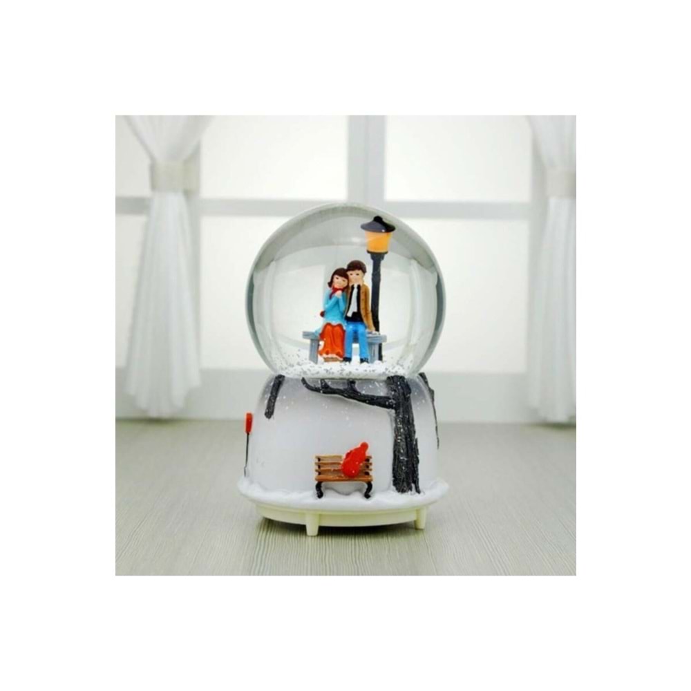 Kış Masalı Temalı Püskürtmeli Işıklı Müzikli Büyük Boy Kar Küresi – 16x12 cm