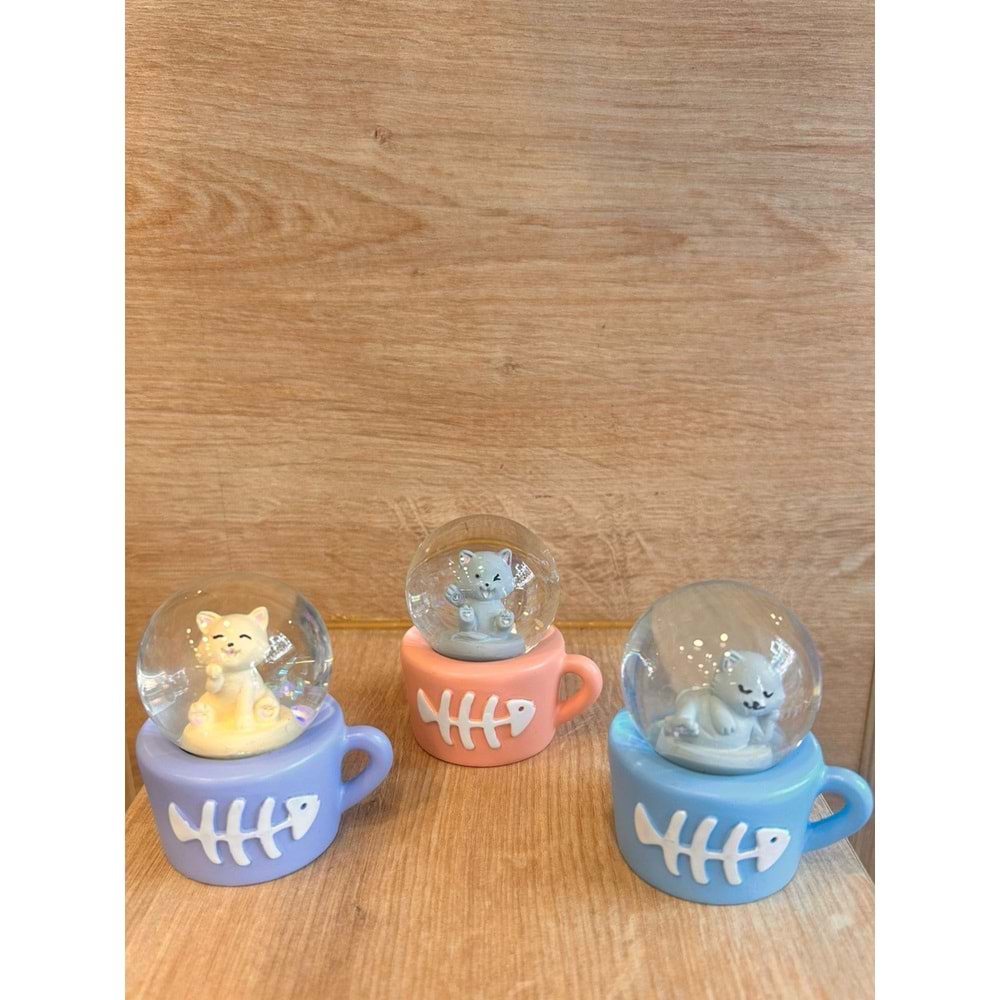 Işıklı Sevimli Kediler Tasarımlı Mini Kar Küresi – Dekoratif ve Koleksiyonluk Kar Küresi 6x6 cm