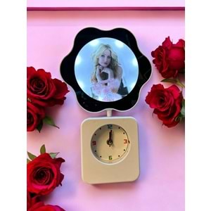 Papatya Tasarımlı Saat Özellikli Ledli Kırmızı ve Beyaz Renkli Sihirli Ayna