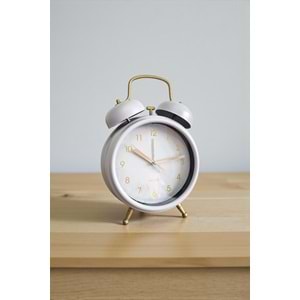 Metal Vintage Tasarım Beyaz Renk Masa Üstü Büyük Boy Alarmlı Çalar Saat