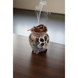 Seramik Lotus Çiçek Tasarımlı Buhurdanlık – Dekoratif Aromaterapi ve Uçucu Yağ Yakıcı