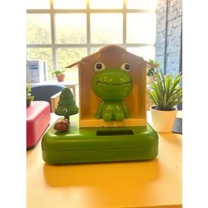 Neşeli Kurbağa Evi Solar Sallanan Figür – Araba ve Masa Dekoru (10 cm)