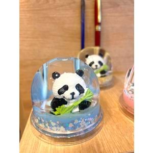 Sevimli Panda Sulu Kalemlik – Mini Kar Küresi Efektli Masa Dekoru (8 cm)