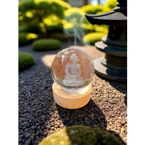 Huzur Veren Buda Figürlü Işıklı Cam Küre – Ahşap Altlıklı USB Dekoratif Lamba