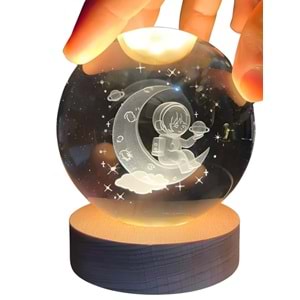 Ay ve Astronot Figürlü Işıklı Cam Küre – Ahşap Altlıklı USB Dekoratif Lamba 6 cm
