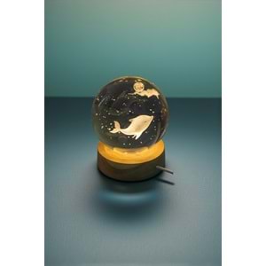 Dekoratif Işıklı Ahşap Kaideli Sevimli Yunus Balığı 3D Cam Küre Night Light – 6 cm USB’li