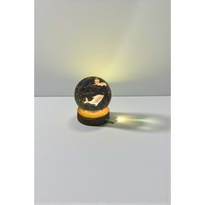Dekoratif Işıklı Ahşap Kaideli Sevimli Yunus Balığı 3D Cam Küre Night Light – 6 cm USB’li