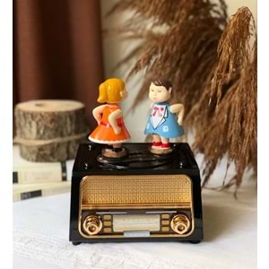 Radyo Görünümlü Öpüşen Çift Müzik Kutusu – Nostaljik Biblo ve Hediye