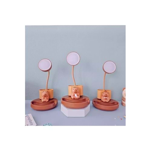 Capybara LED Masa Lambası – USB Şarjlı, Kalemlik, Telefon ve Kalemtıraşlı
