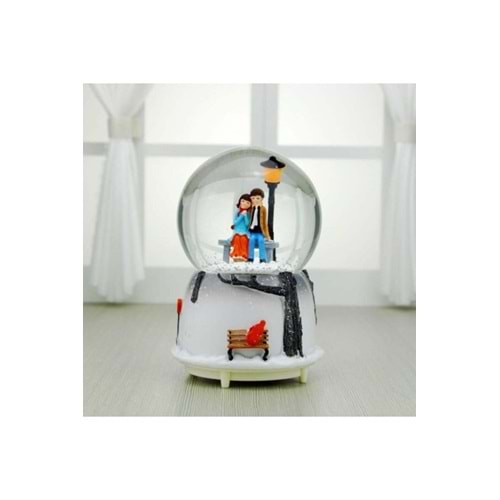 Kış Masalı Temalı Püskürtmeli Işıklı Müzikli Büyük Boy Kar Küresi – 16x12 cm