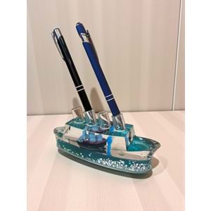 Mavi Yolcu Gemisi Sulu Kalemlik – 4 Kalem Kapasiteli Masa Dekoru (16 cm)