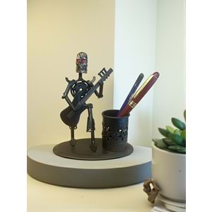 Kuru Kafa Metal Kalemlik ve Gitar Figürü – Masaüstü Organizatör (14x16 cm)